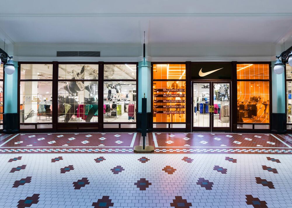 Online-shopping-for-clothes-nike